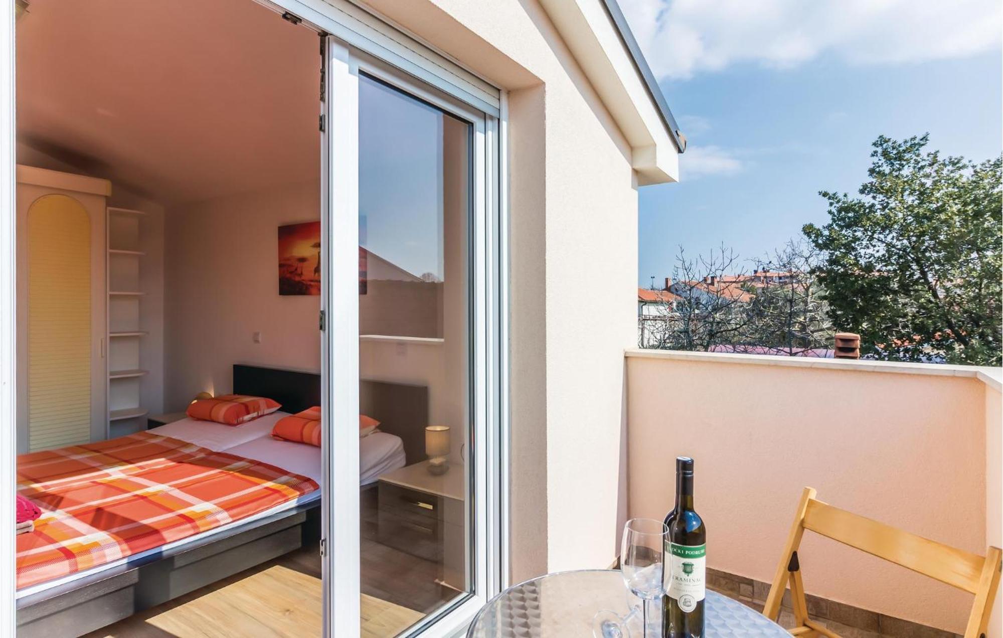 Stunning Apartment In Fazana With House Sea View Exterior foto